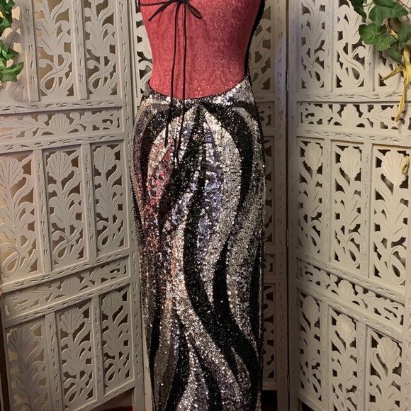 TIFFANY’S BLACK & SILVER SEQUINED LONG FORMAL - Picture 8 of 9